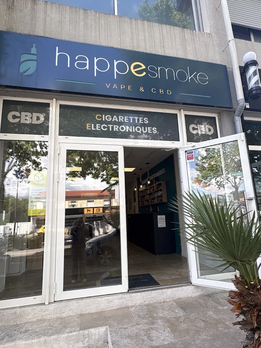 Vitrine du magasin HappeSmoke Fréjus